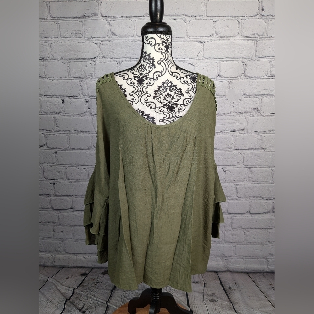Unique Spectrum women's tired sleeve lattice work plus size 3x popover top b15a